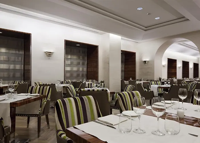Deco Hotel 4*